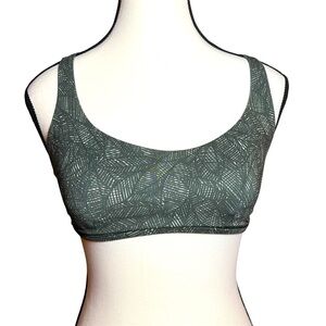 Lululemon Size 6 Free To Be Wild Bra Gator Green Light Support Workout Sports